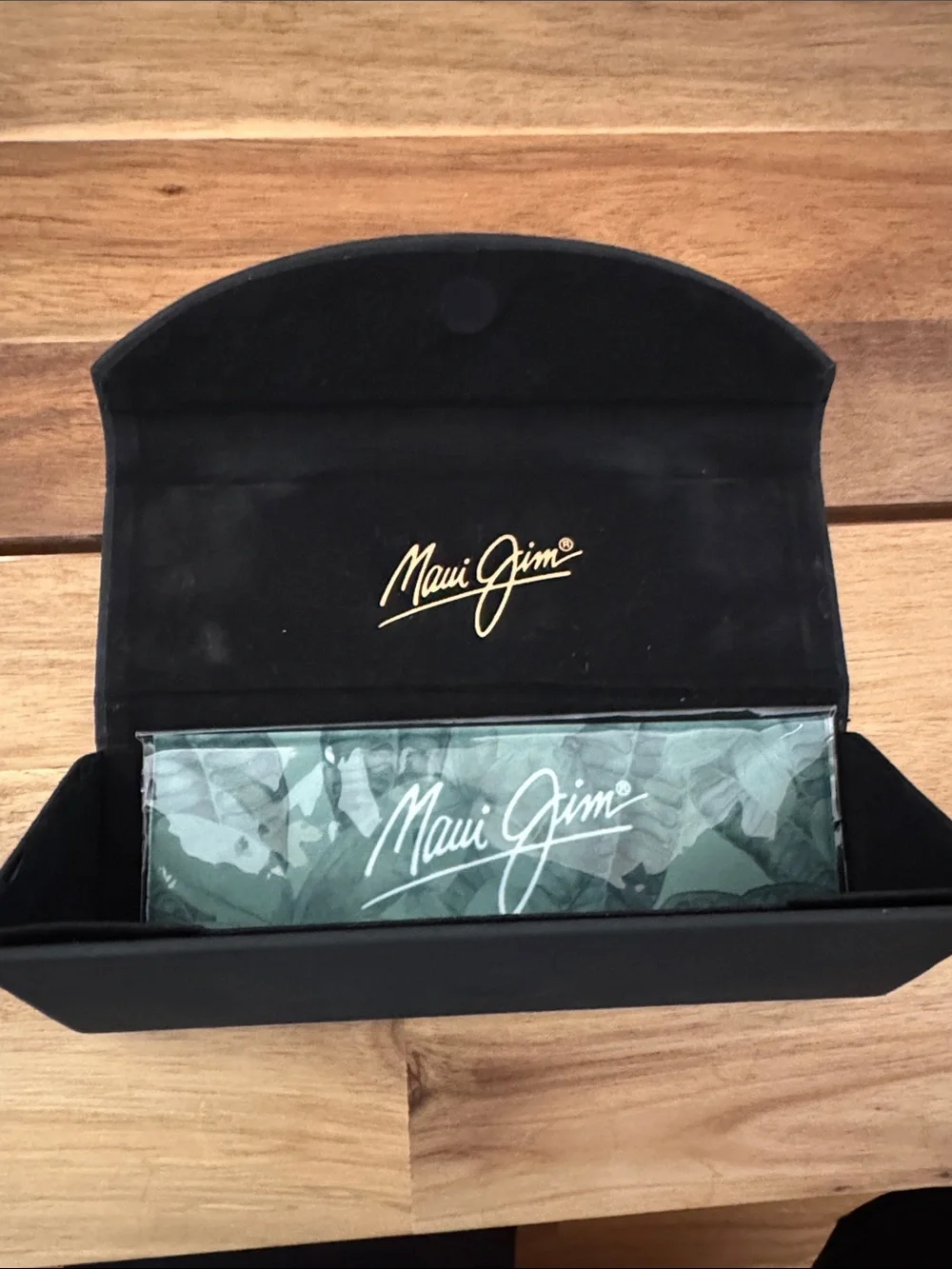 Maui Jim Puakenikeni cat eye aviators with case